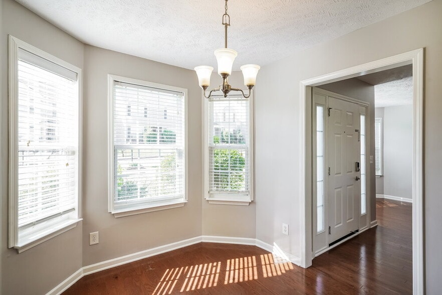 Building Photo - 1428 Sprucedale Dr