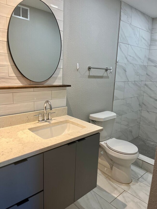 Building Photo - 4909 Hope St