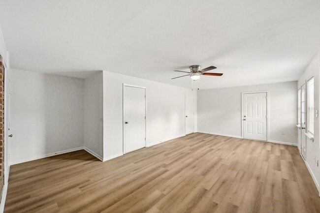 Building Photo - 2409 Estate Dr