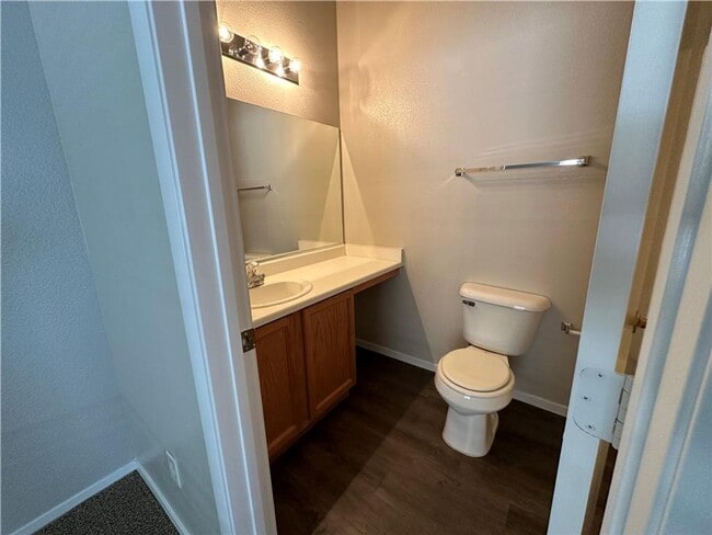 Building Photo - Delightful Henderson Condo with Large Back...