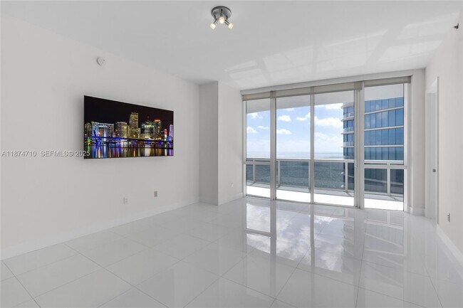 Building Photo - 15811 Collins Ave