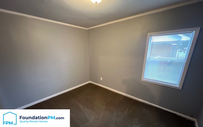 Building Photo - 2412 Gentry Ave