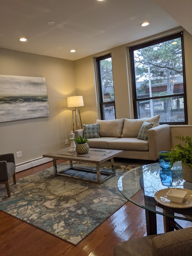 Building Photo - Kenmore Square recently renovated x-large 1 bedroom with parking for June 1!