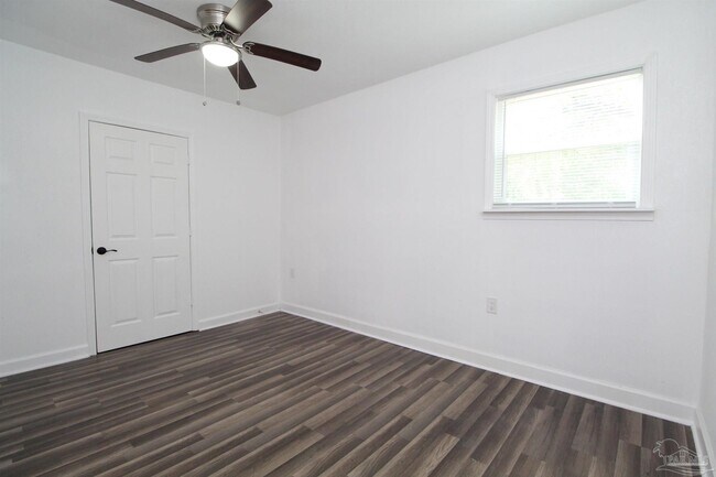 Building Photo - 6037 Syrcle Ave