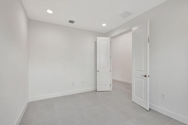 Building Photo - 13382 SW Ibis Shores Rd