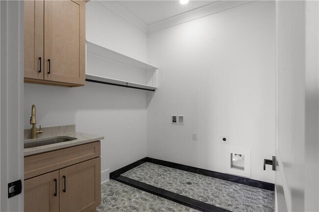 Building Photo - 407 Buford