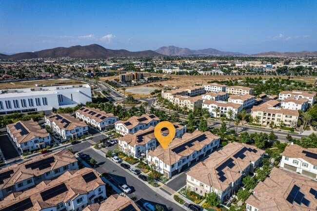 Building Photo - 30324 Town Square Dr