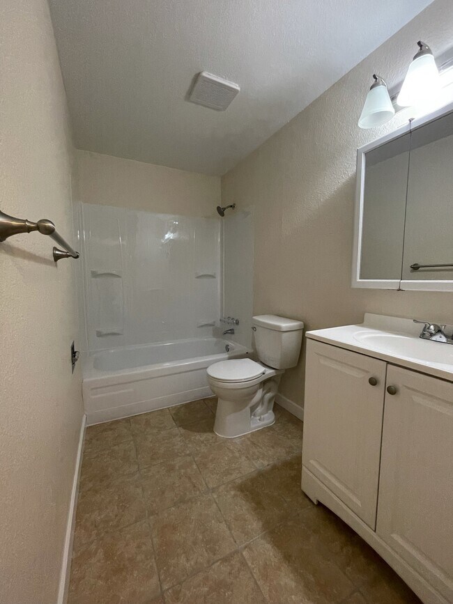 Building Photo - Kennewick 4-Plex