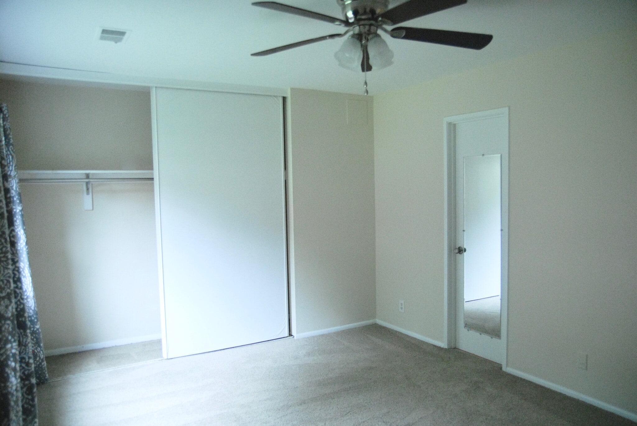 Building Photo - 2438 Glengyle Dr