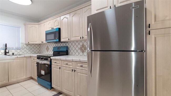 Building Photo - 7505 SW 82nd St