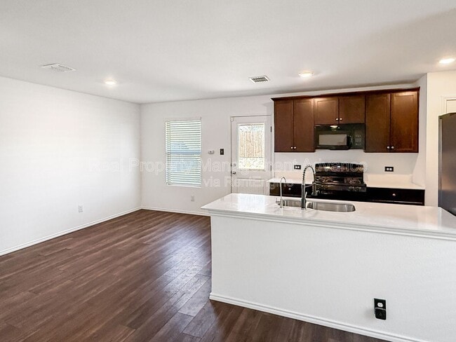 Building Photo - 1512 Deerchase Dr