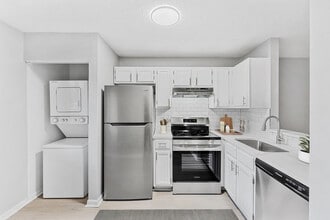 Building Photo - Retreat @ Golf Links