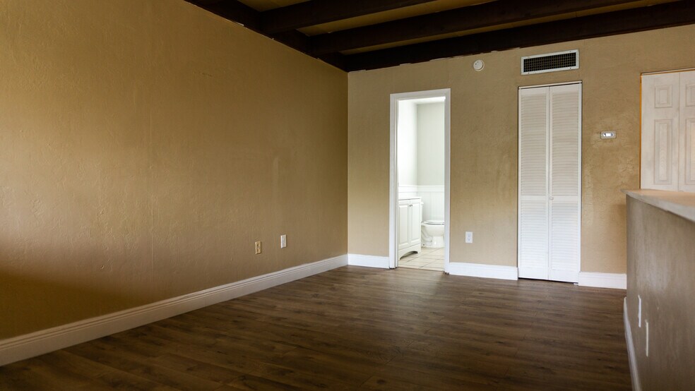 Building Photo - 711 SW 75th St