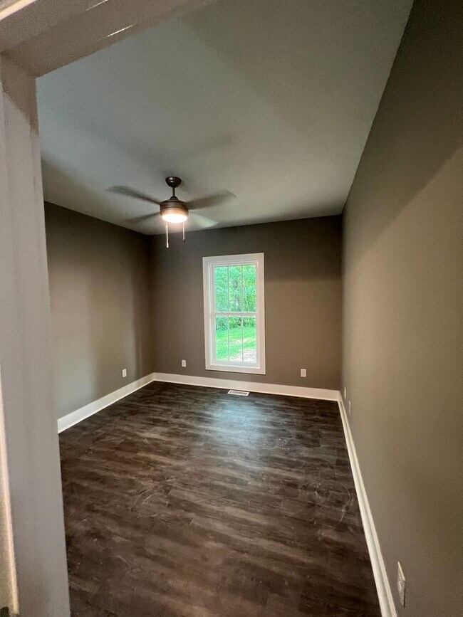 Building Photo - 1327 Park St