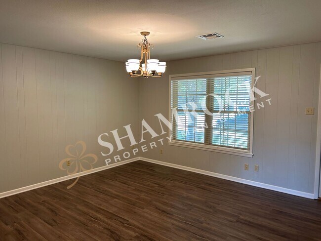 Building Photo - Updated 3/2 in Lake Air Estates