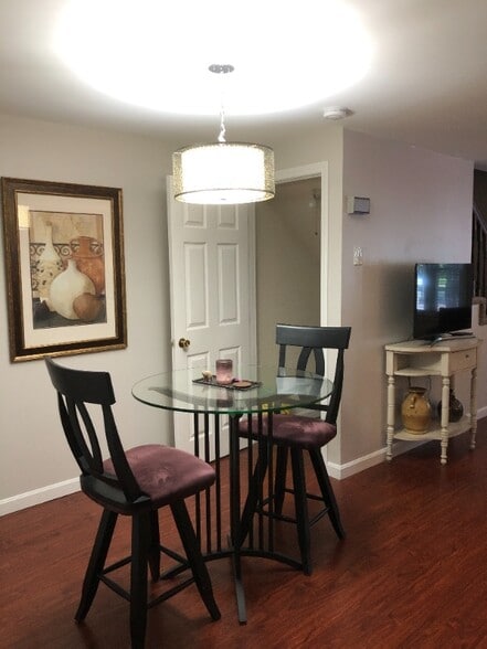 Building Photo - 21 Blossom Ln