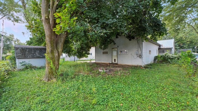 Building Photo - New 3 bedroom listing!