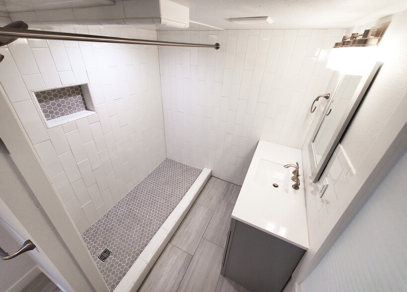 Building Photo - 3595 S Bannock St