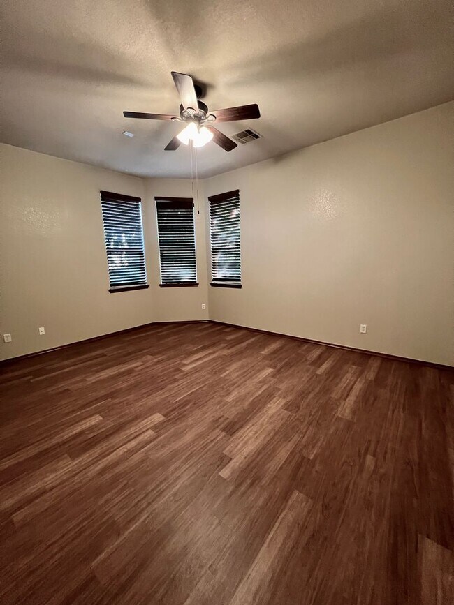 Building Photo - Lovely Rental Home in Heatherwood Neighbor...