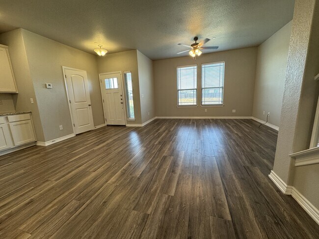 Building Photo - 7611 Stonehollow
