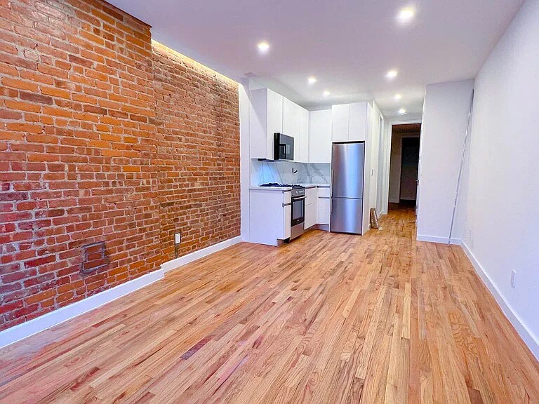 Building Photo - 829 9th Ave