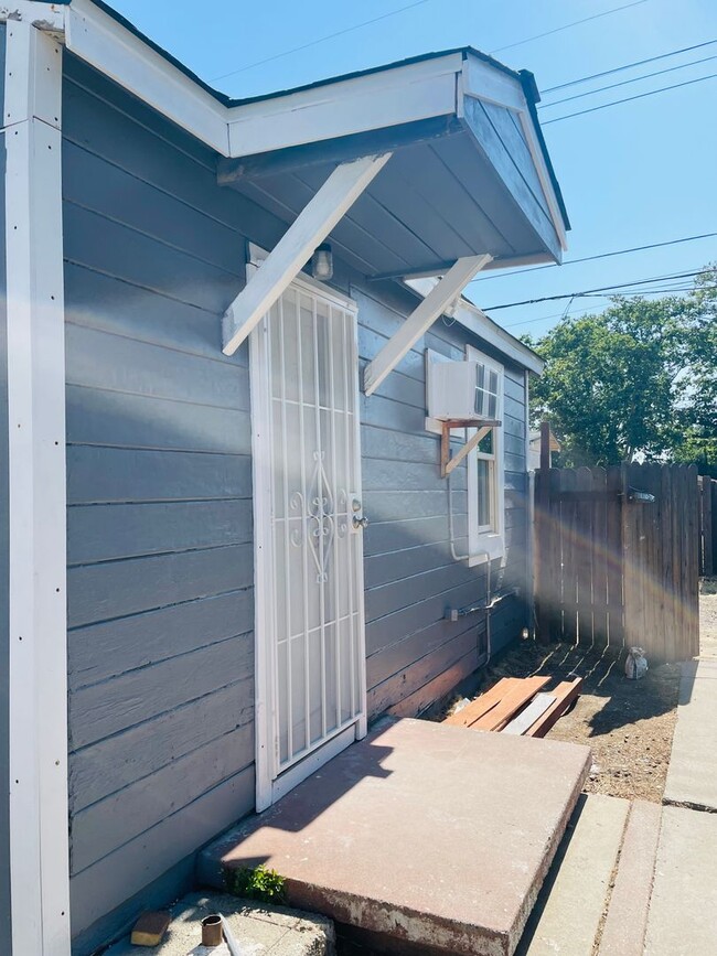 Building Photo - 3730 Ivy St