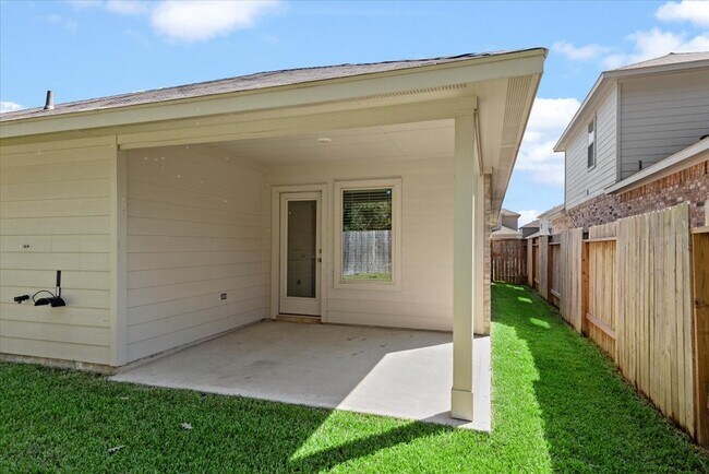 Building Photo - 14966 Cypress Holw Dr
