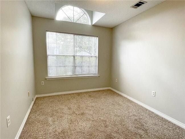 Building Photo - 360 E Suncrest Loop