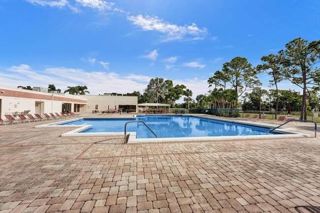 Building Photo - 4734 Lucerne Lakes Blvd