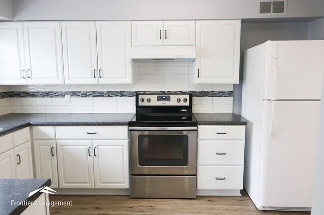 Building Photo - Three Bedroom Home Near Westloop Shopping ...