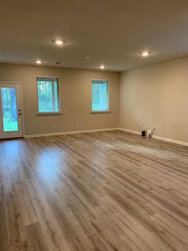 Primary Photo - 4BR in Gonzales!