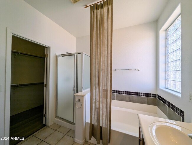 Building Photo - 1530 E Branham Ln