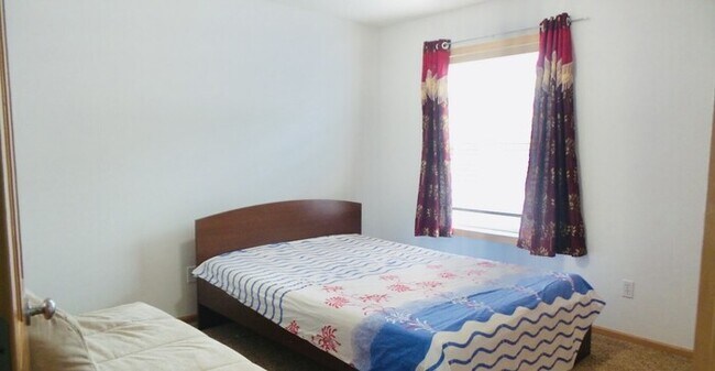 Building Photo - Available Now! Amazing Townhouse 3 Bedroom...