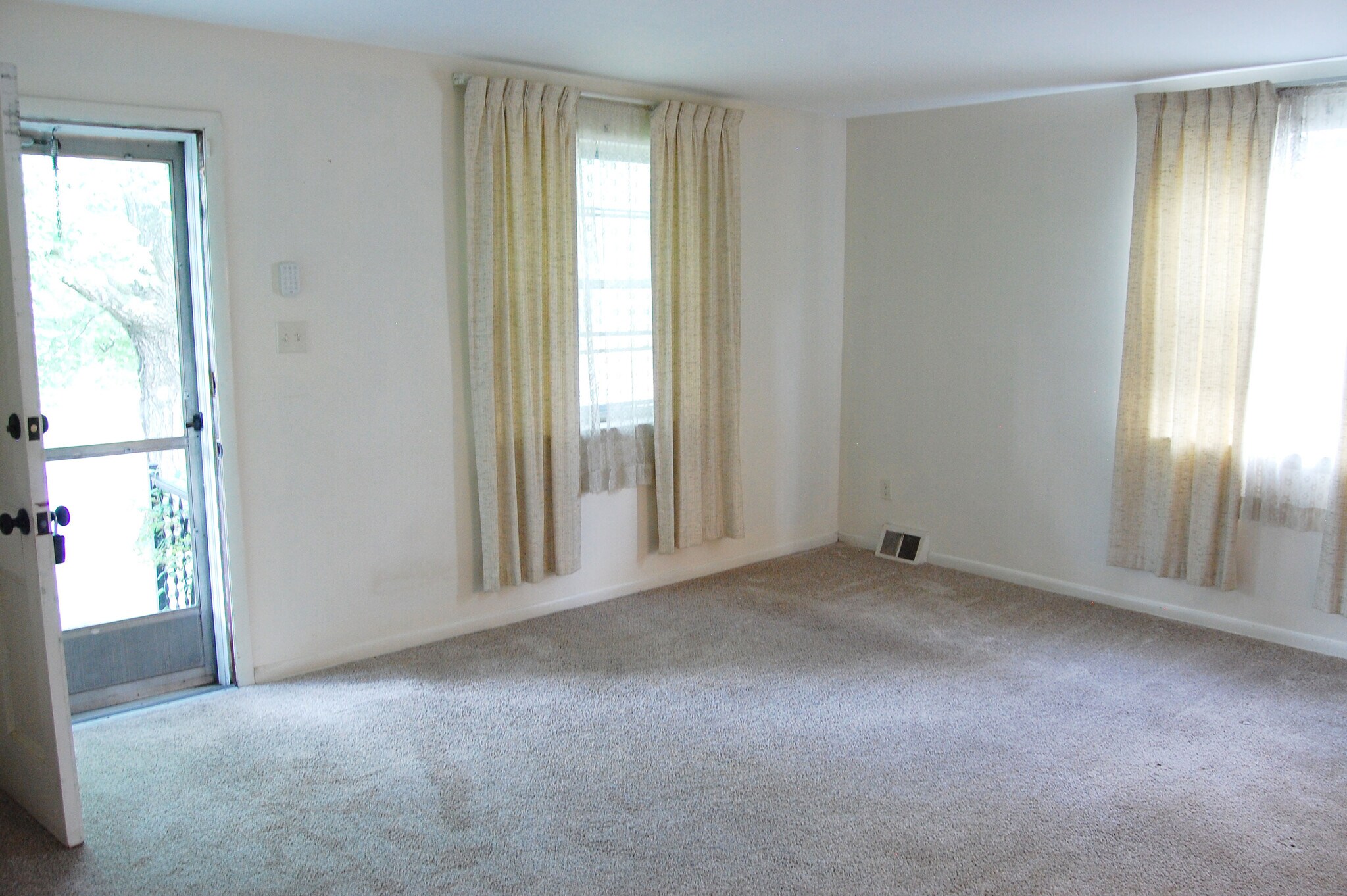 Building Photo - 979 Glasgow St