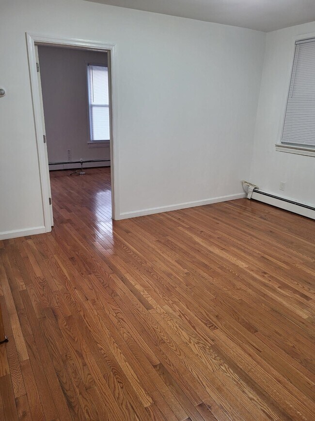 Building Photo - 89 W 21st St