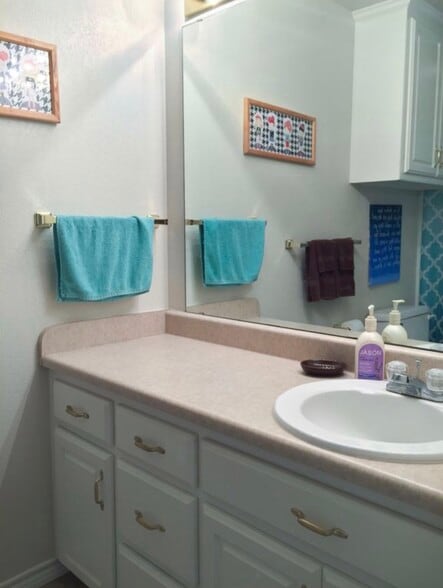 Full Bathroom for Bedroom 2 - 505 9th Ave B