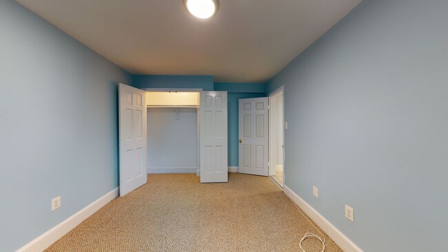 Building Photo - Capitol Hill One Bedroom One Bathroom in secure building! Move-in fee waived!!