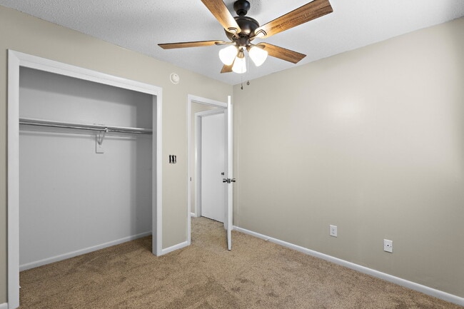 Building Photo - !Wow! Updated townhouse for rent Virginia Beach