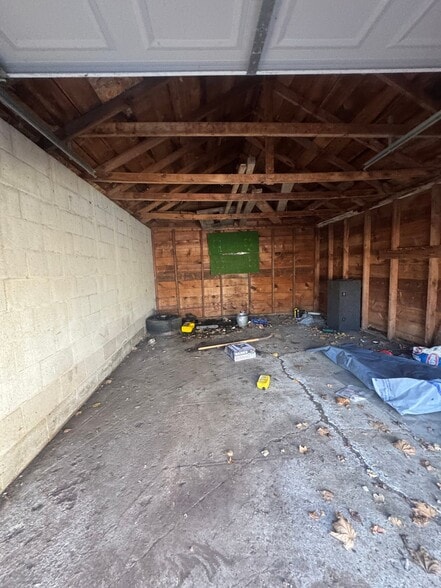 Building Photo - 711 W Dewey St