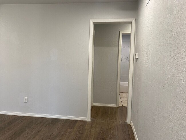 Building Photo - 3 Bedroom 1 Bath Home