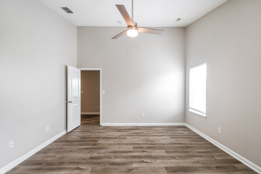 Building Photo - 15397 Dry Creek Rd