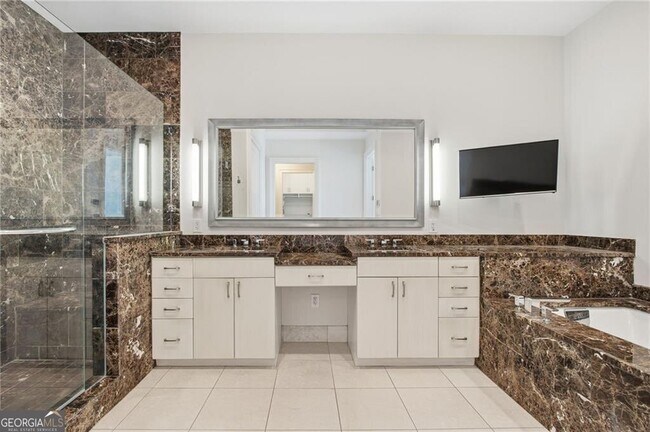 Building Photo - 1065 Peachtree St NE