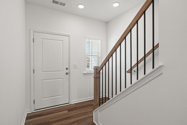 Building Photo - 3 Bed 2.5 Bath Townhome at Cambrey Crossing.