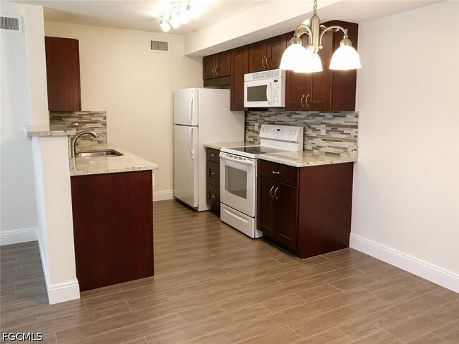 Building Photo - 12750 Equestrian Cir