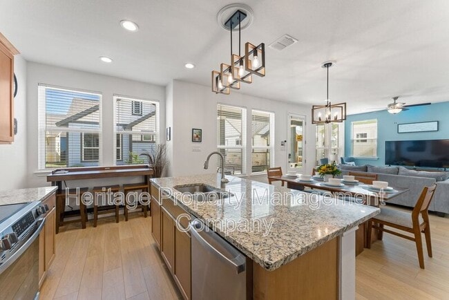 Building Photo - 2119 Hofstaat