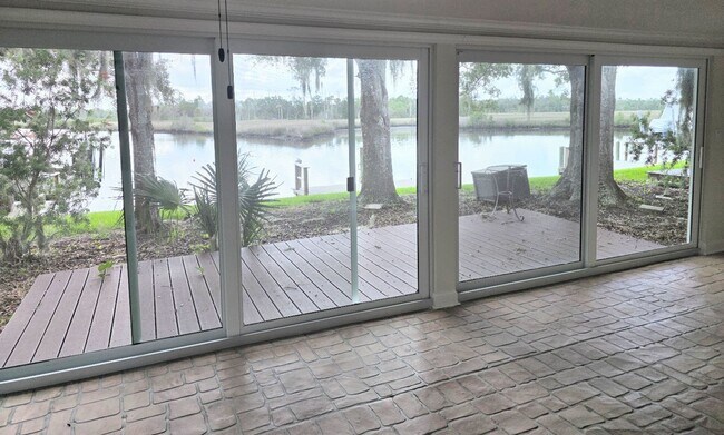 Building Photo - 11456 W Bayshore Dr