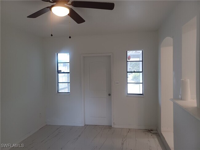 Building Photo - 2627 St Charles St