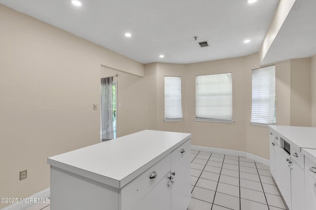 Building Photo - 2106 Grassy Hollow Dr