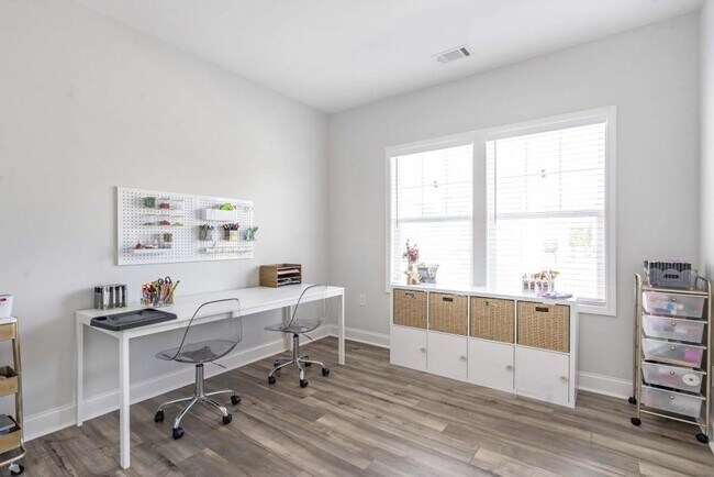 Building Photo - 2595 Whistler Wy NE