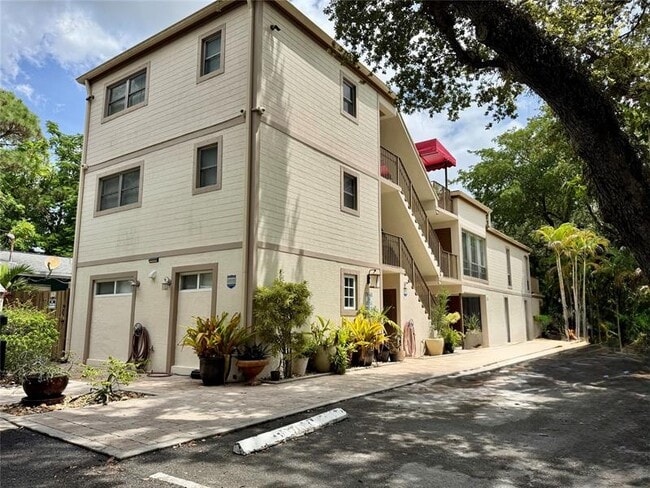 Building Photo - 1313 SW 8th Ct